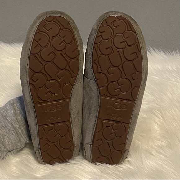 Uggs Gray Dakota Slippers - Picture 6 of 16